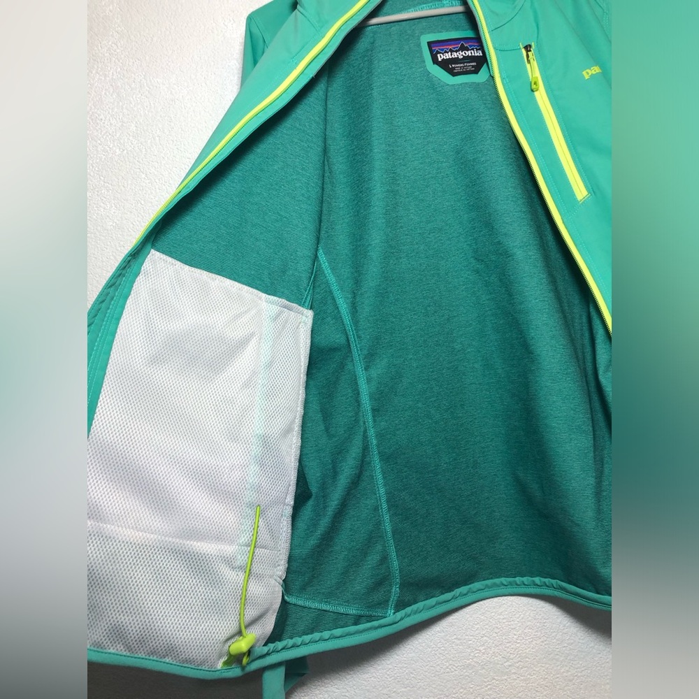 Patagonia Green Hooded Softshell Jacket with Yellow Accents - Picture 6 of 12